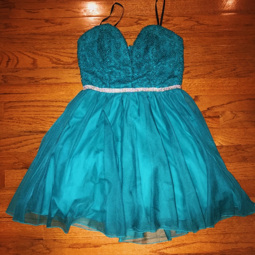 Strapless prom/homecoming dress